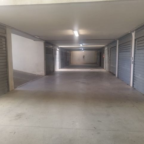 Box/posto auto in residenziale in Via Mortora