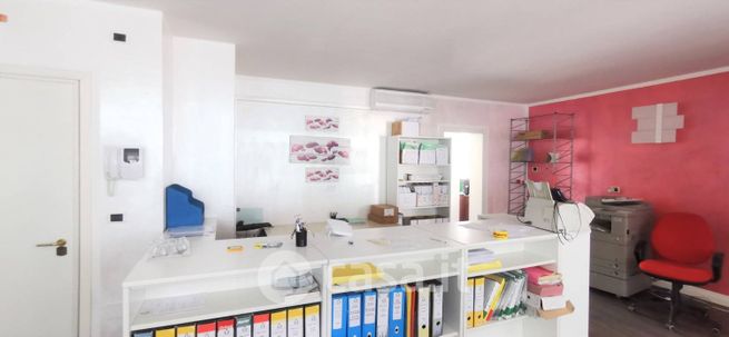 Ufficio in commerciale in Via Cengio