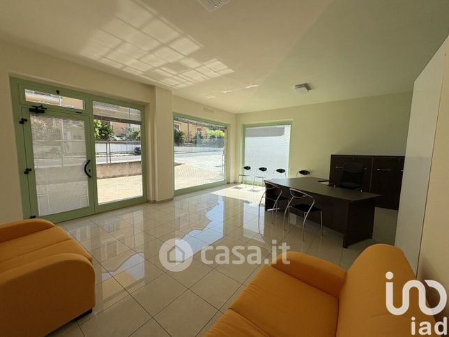 Ufficio in commerciale in Via F. Turati 231