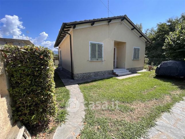 Villa in residenziale in Via L. Quartieri