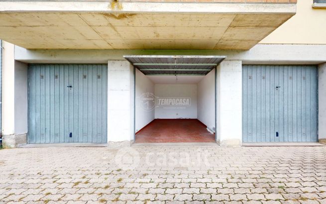 Garage/posto auto in residenziale in Via Romeo Veronesi 4