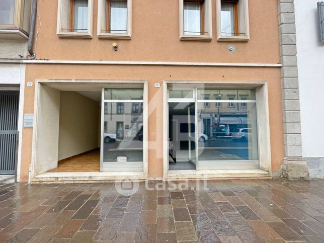 Attivitã /licenza (con o senza mura) in commerciale in Via Aquileia 20
