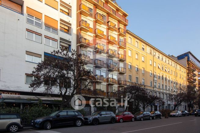 Appartamento in residenziale in Via Arona 18