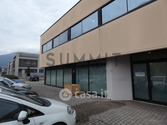 Ufficio in commerciale in Via Lago di Varano