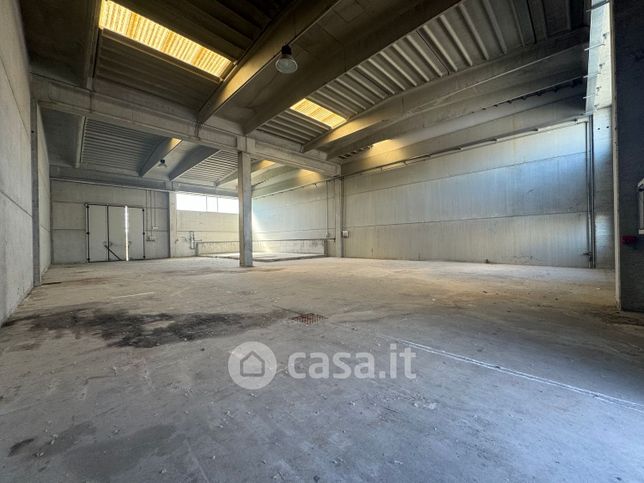 Capannone in commerciale in Corso genova