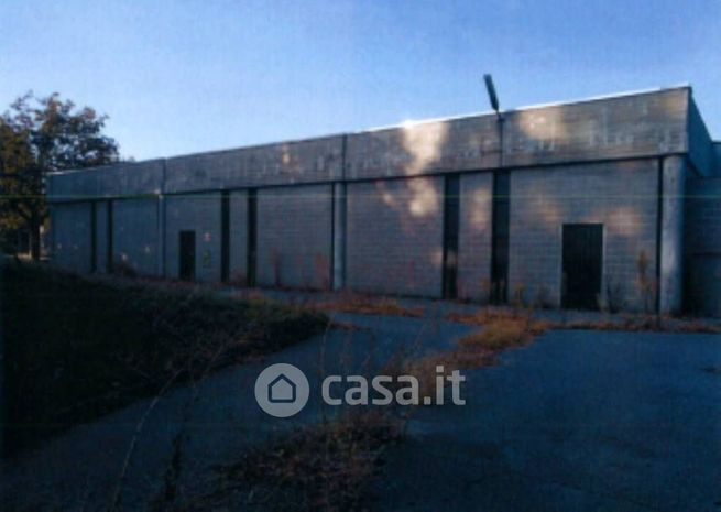Capannone in commerciale in Via Monte Nero