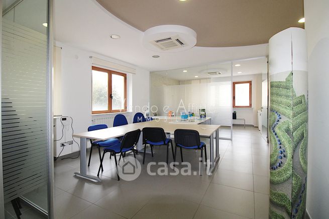 Ufficio in commerciale in 