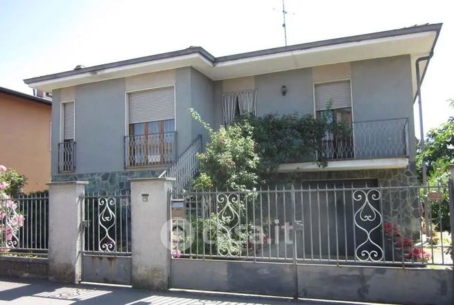 Villa in residenziale in Via Lombardia 25
