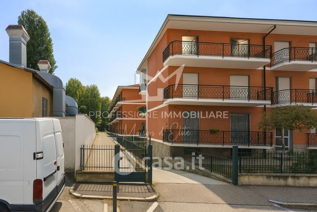 Box/posto auto in residenziale in Strada Mongina 5