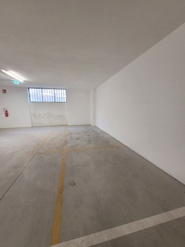 Box/posto auto in residenziale in Via Giuseppe Mazzini 95