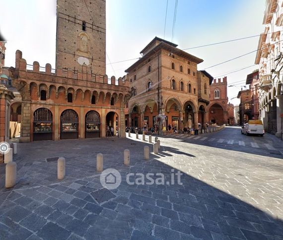 Attivitã /licenza (con o senza mura) in commerciale in Piazza di Porta Ravegnana