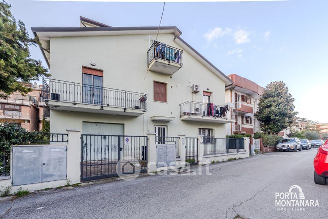 Appartamento in residenziale in Via Michele Amari 28