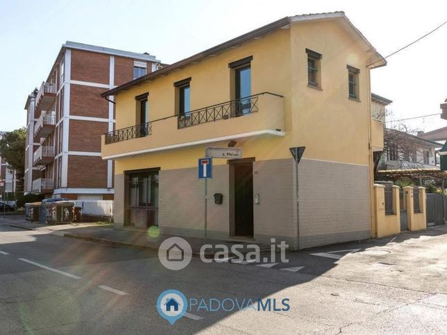 Casa indipendente in residenziale in Via Jacopo Crescini 2 B