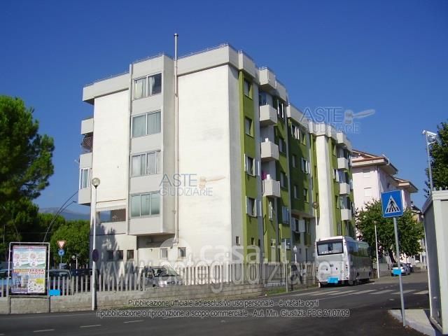 Appartamento in residenziale in Viale Marche 4