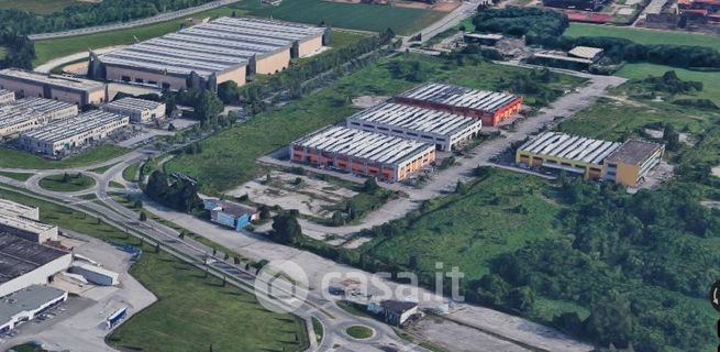 Terreno edificabile in residenziale in Via Enrico Mattei