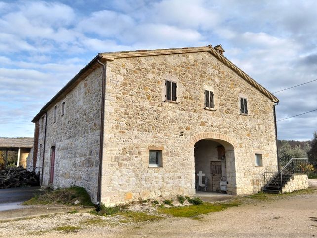 Rustico/casale in residenziale in Frazione Izzalini