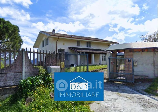 Villa in residenziale in Frazione Oliva