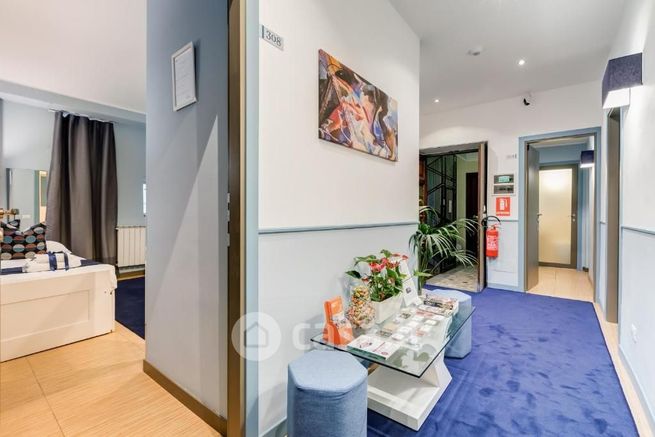 Attivitã /licenza (con o senza mura) in commerciale in Via Celimontana 32