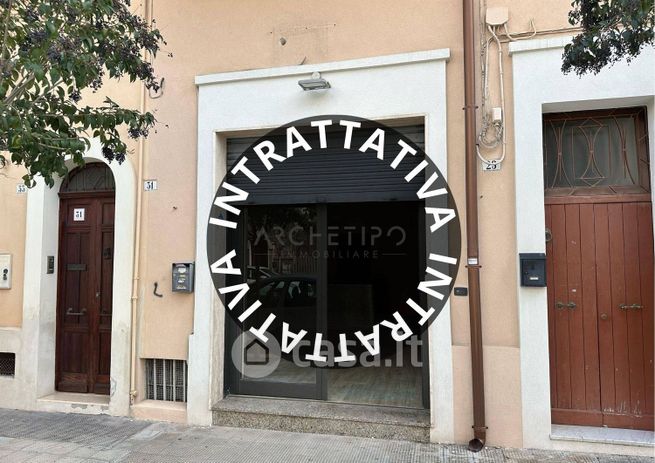 Attivitã /licenza (con o senza mura) in commerciale in Via Pasquale Camicia 29