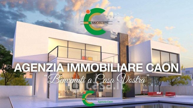Capannone in commerciale in