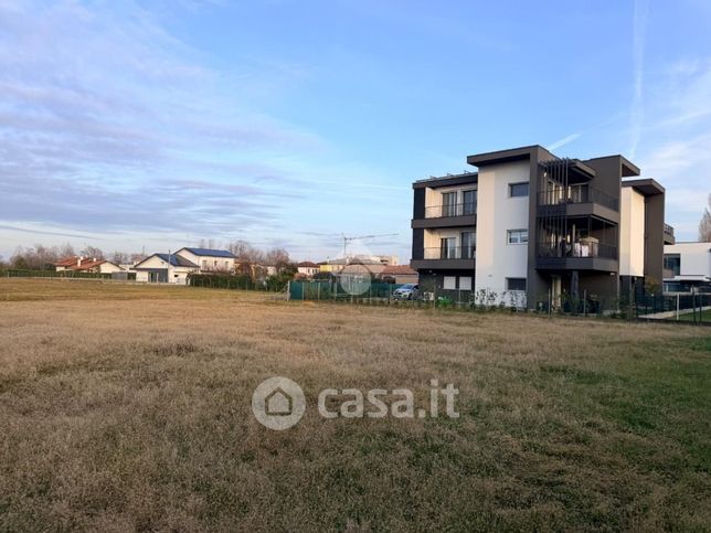 Terreno edificabile in residenziale in Via Canazei