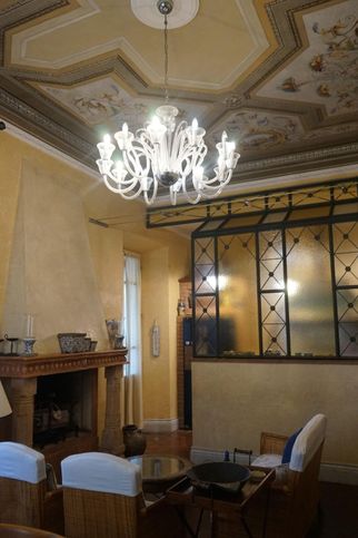 Casa bi/trifamiliare in residenziale in 