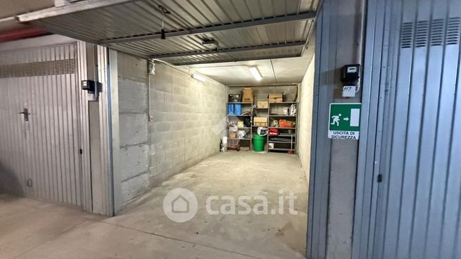 Garage/posto auto in residenziale in Corso Cesare Correnti