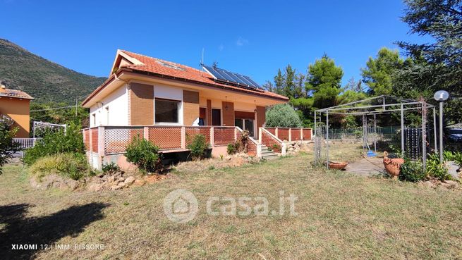 Villa in residenziale in Via dei Roberti