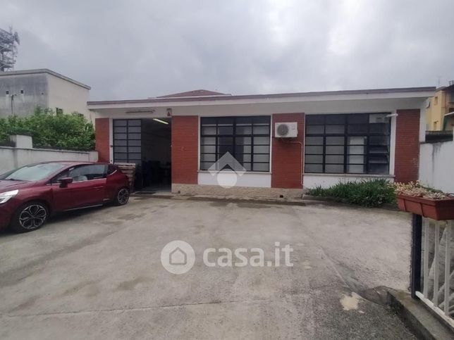Capannone in commerciale in Via Giosuè Carducci 15