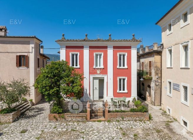 Casa indipendente in residenziale in Via Collestatte