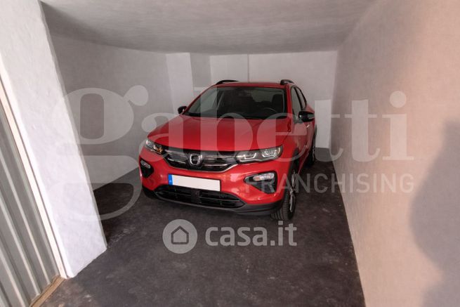 Box/posto auto in residenziale in Via G. Bembo