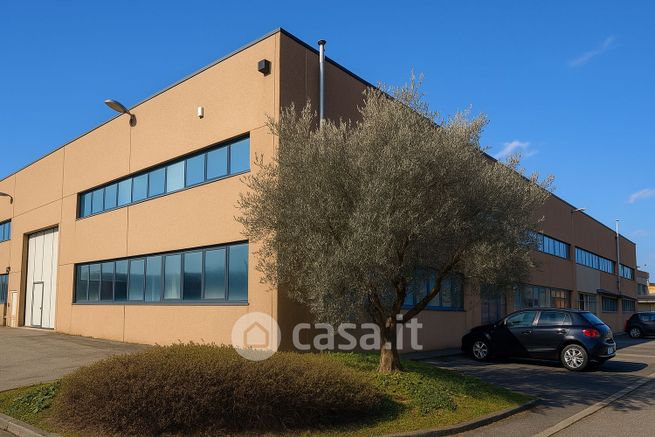 Ufficio in commerciale in Via Cellini 16 /F