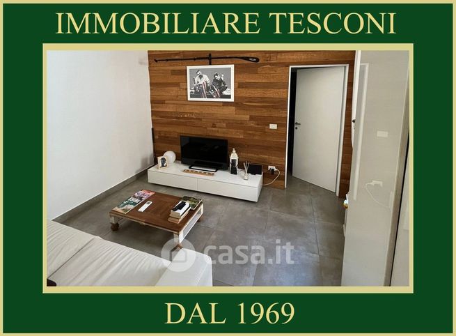 Casa bi/trifamiliare in residenziale in 