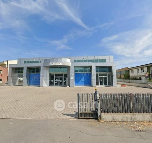 Capannone in commerciale in Via Sottomonte 5