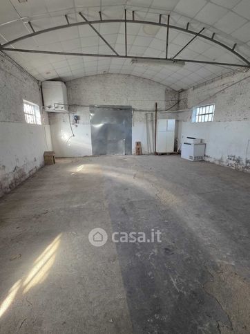Capannone in commerciale in Via Colle Girello
