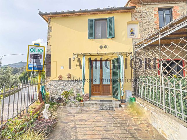 Casa indipendente in residenziale in Via Maona 57 a