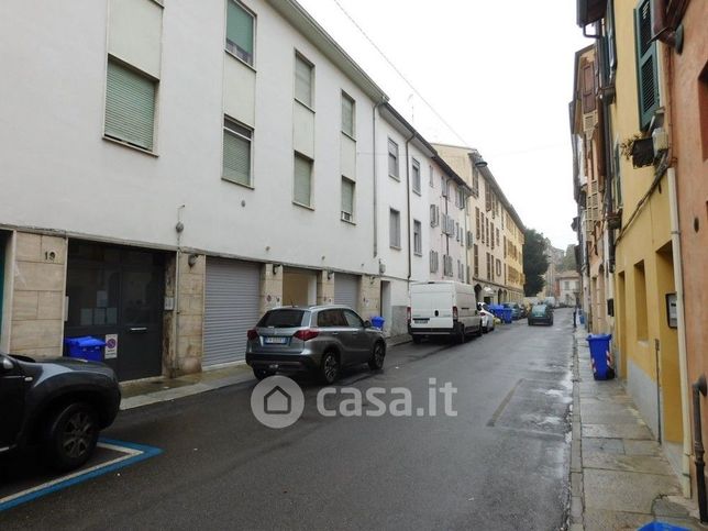 Garage/posto auto in residenziale in Strada Nuova 19