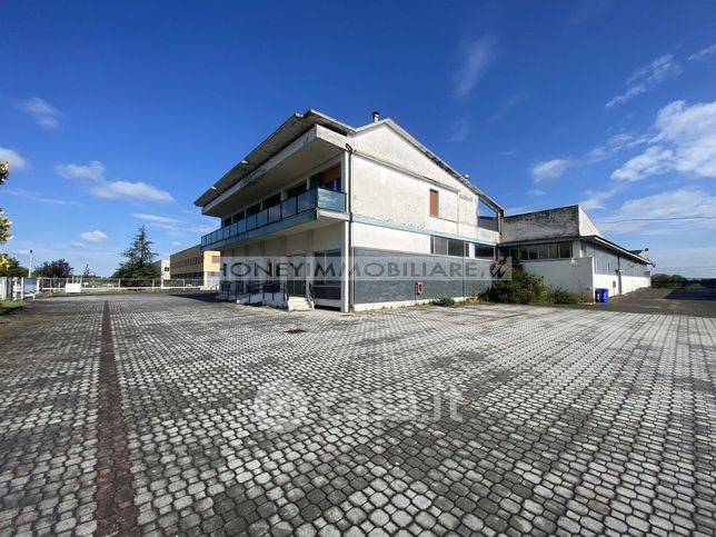 Capannone in commerciale in Frazione Rimale 55