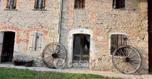 Casa bi/trifamiliare in residenziale in Via Navarre 54