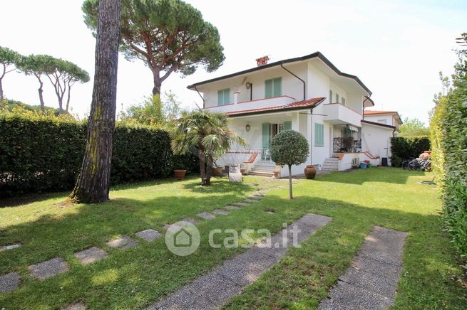 Villa in residenziale in 
