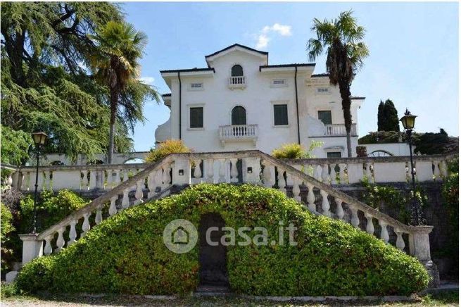 Villa in residenziale in Via Zanella 19