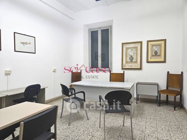 Ufficio in commerciale in 