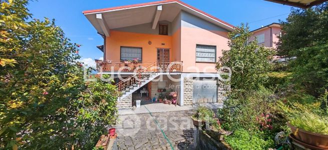 Casa indipendente in residenziale in Via G. Giusti