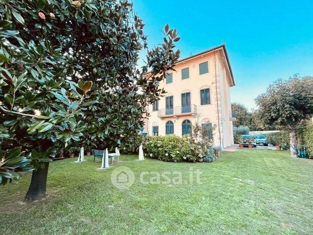 Villa in residenziale in 