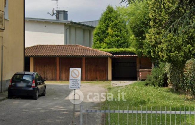 Box/posto auto in residenziale in Via A. Gramsci 186