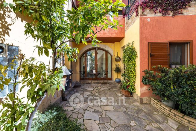 Casa bi/trifamiliare in residenziale in Via Dei Doria