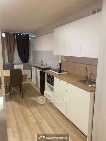 Appartamento in residenziale in Lungolago Cesare Battisti