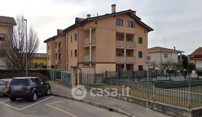 Garage/posto auto in residenziale in Via Raffaello 609 D