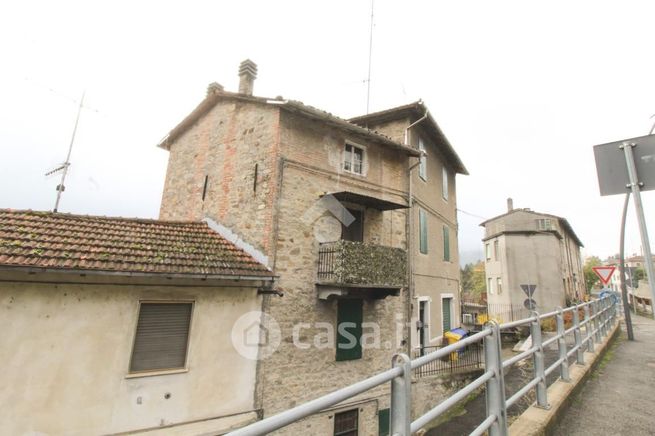 Casa indipendente in residenziale in Via Dante Alighieri 2