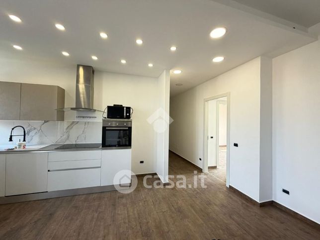 Appartamento in residenziale in Via Don Longoni 21